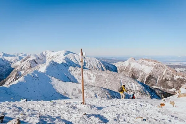 Gdzie zaparkować przy Kasprowy Wierch? Sprawdź najlepsze opcje parkingowe