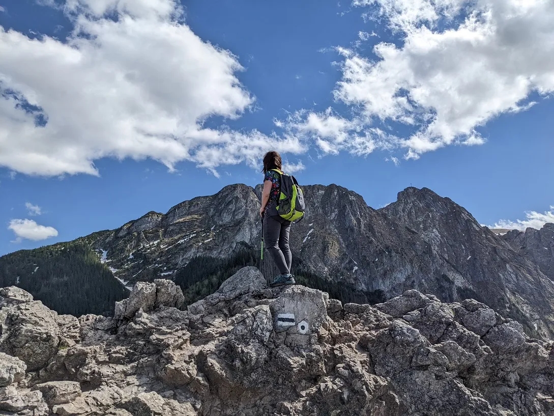 O ile kilometrów szlak czarny jest dłuższy od innych szlaków?