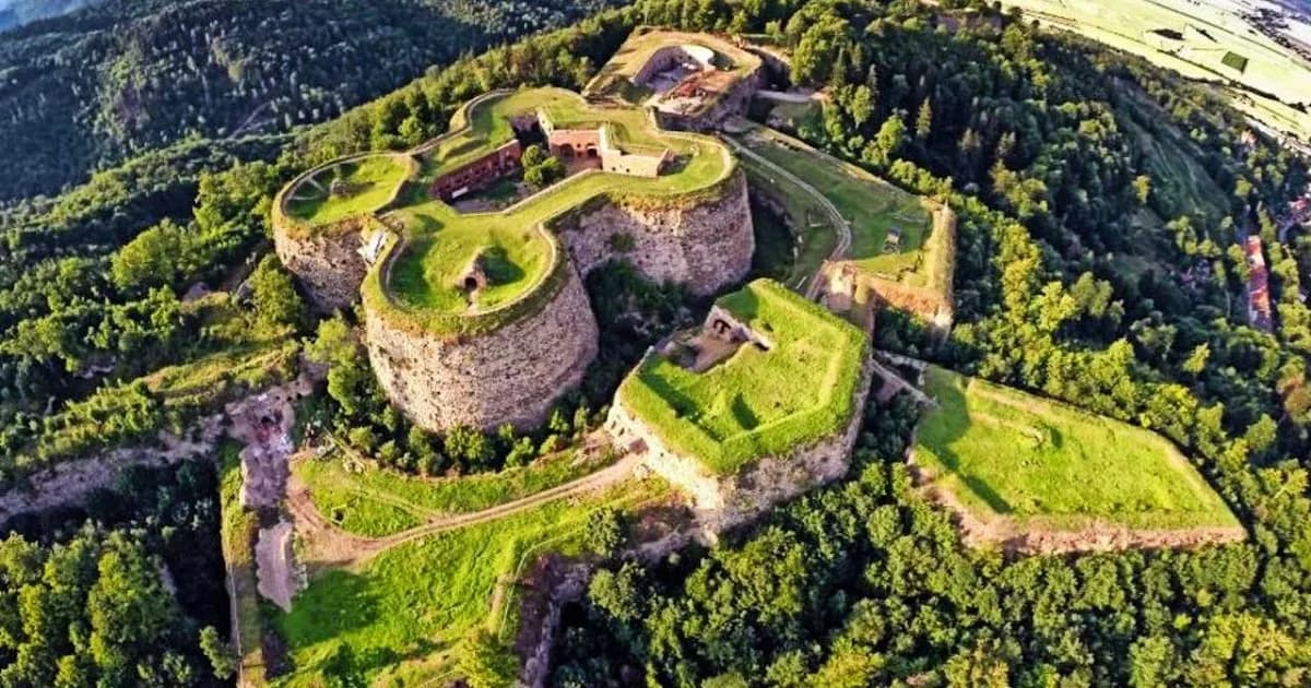 Twierdza Kłodzko czy Srebrna Góra - która atrakcja jest lepsza?